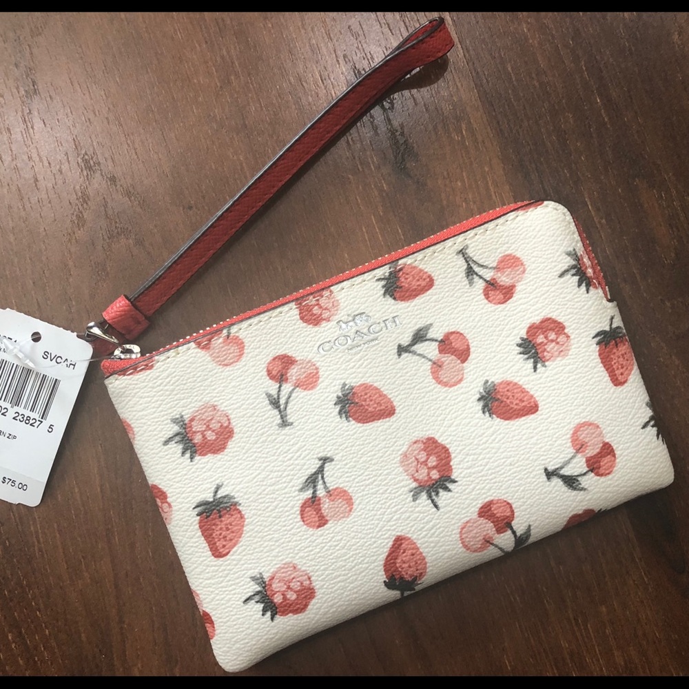 ❗️SOLD❗️COACH corner zip wristlet wallet berries - Picture 3 of 8
